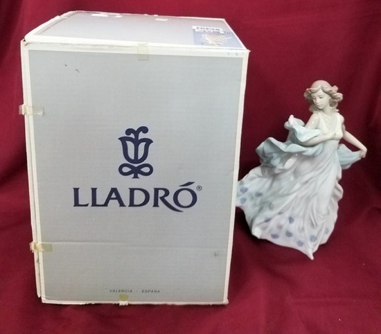 12" TALL LLADRO GIRL WITH ORIGINAL BOX