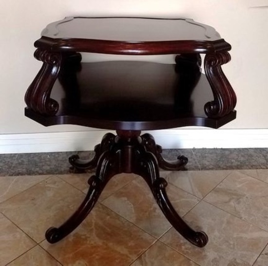 2 TIER MAHOGANY END TABLE - PRISTINE CONDITION