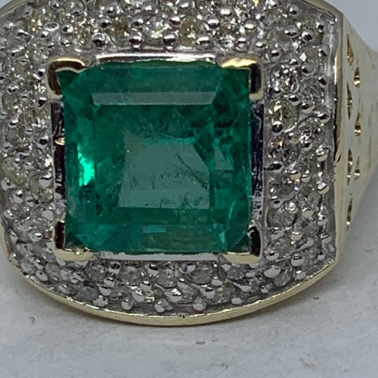 14KT YELLOW GOLD 4.00CTS EMERALD AND .50CTS DIAMOND RING
