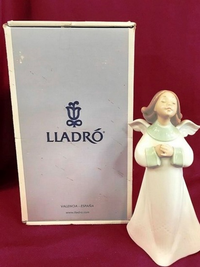 9" TALL LLADRO ANGEL WITH ORIGINAL BOX