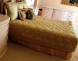 CALIFORNIA KING SIZE COMFORTER & PILLOWS