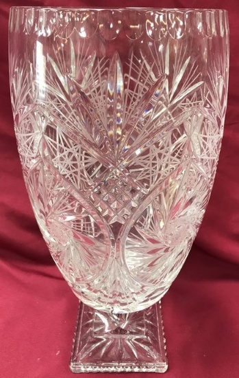 16" TALL BEAUTIFUL CRYSTAL VASE