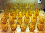 LOT OF VARIOUS SIZE ART GLASS AMBER GLASSES
