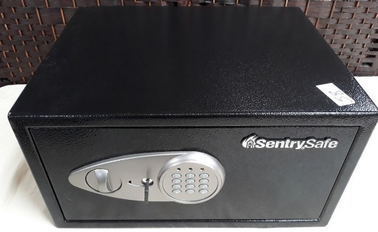 SENTRY SAFE WITH KEY - NO COMBO, JUST KEY