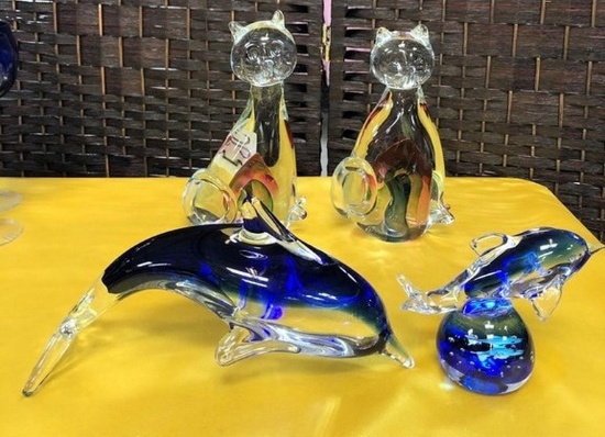 LOT OF ART GLASS CATS & DOLPHINS