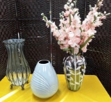 LOT OF THREE ASSORTED VASES (ONE WITH FLORAL)