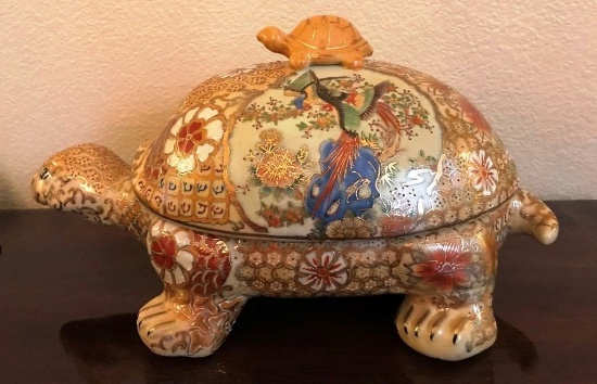 SATSUMA STYLE PORCELAIN TURTLE WITH COVERED  TOP
