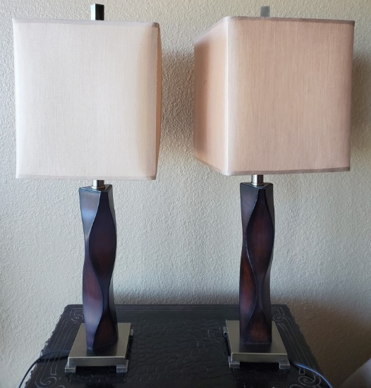 PAIR OF MATCHING TABLE LAMPS