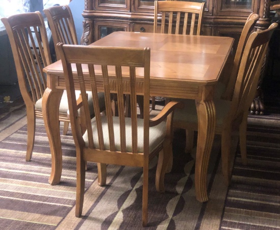 NICE TABLE & 6 CHAIRS - NICE AND CLEAN READY FOR A NEW HOME!!