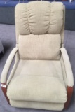 LA-Z-BOY SINGLE RECLINER -  NICE!!