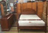 QUEEN 4 POSTER CHERRY WOOD BEDROOM SET W/ MATT & BOX