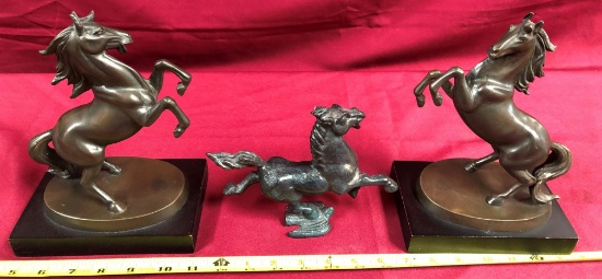 HORSE BOOK ENDS AND SMALL HORSE SCULPTURE