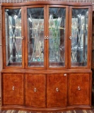 LARGE MAHOGANY 3 DOOR CHINA HUTCH/CHINA CABINET 6 1/2X6 1/2, WITH LIGHTS , BY THOMASVILLE