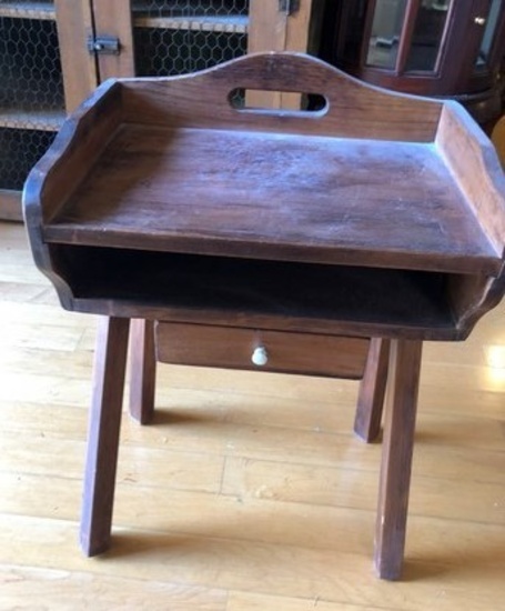 PINE ANTIQUE END TABLE