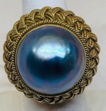 18 KT YELLOW GOLD AND 18.44 MM MOBE PEARL RING, 15.4 GRAMS