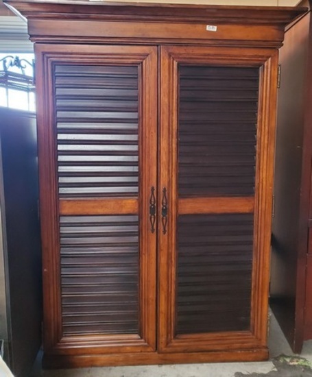 GREAT QUALITY SOLID WOOD MEDIA ARMOIRE