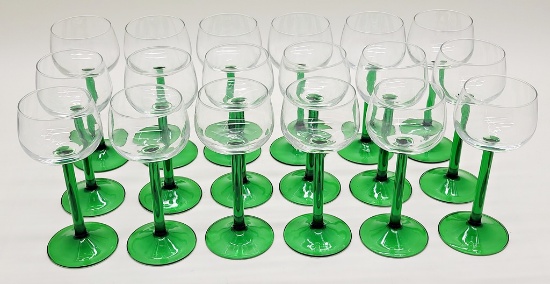 18 Glass Stems W/ Green Bases - 6¾"