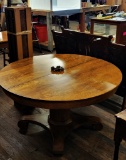 Quartersawn Round Oak Table W/ 6 8