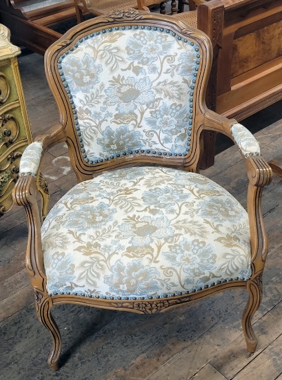 Vintage French Style Arm Chair W/ Tapestry Upholstery - Nice Carved Details