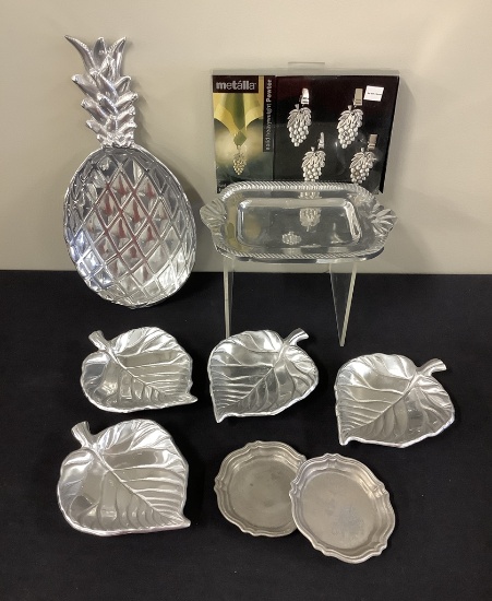 9 Pieces Wilton - Includes: 14" Pineapple Dish, 4 6¾" Misc. Leaf Bowls, Tra
