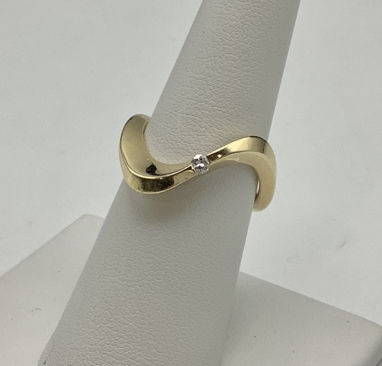 14kt Diamond Wave Ring - Size 6½ (5.0g Total Weight)