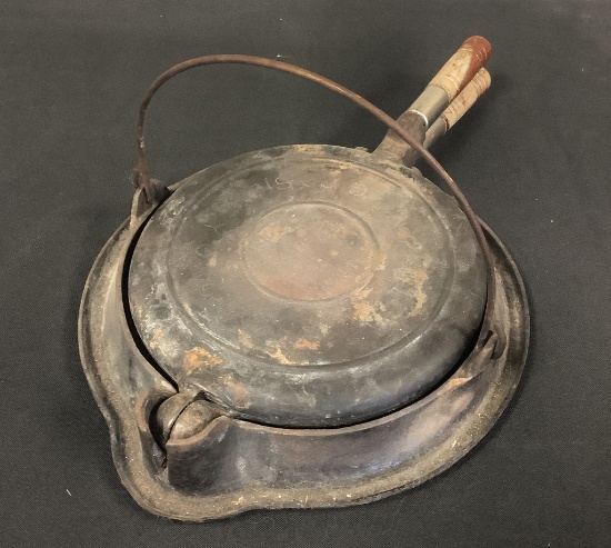 Vintage Cast Iron Wagner #8 Waffle Iron