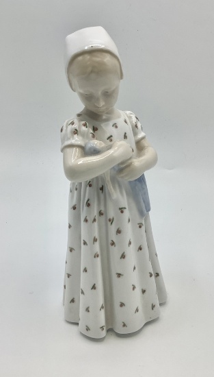 Bing & Grondahl Figure - Mary Girl W/ Doll, 7½"