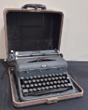 Vintage Royal Typewriter - Quiet Deluxe, W/ Case