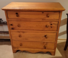 4-drawer Pine Chest - 39"x40"x18" - LOCAL PICKUP OR BUYER RESPONSIBLE FOR S