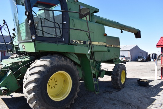 John Deere 7720 Combine Titain 2