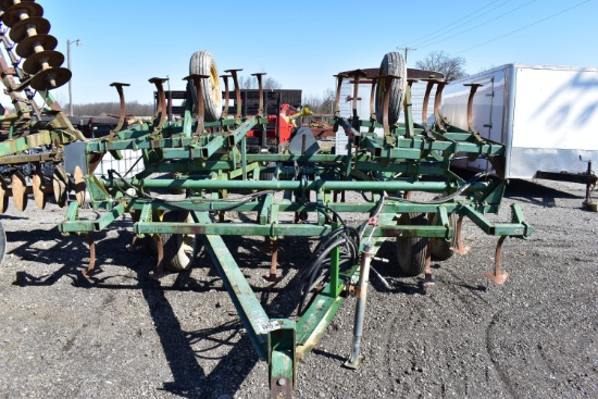 John Deere 1010 Field Cultivator