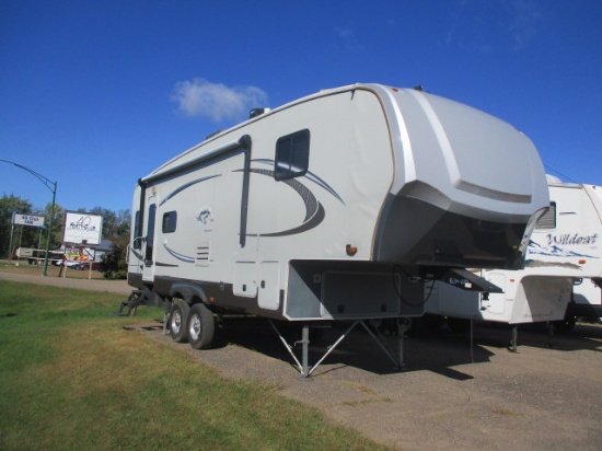 2011 Open Range Rover 5th wheel travel trailer 30 FT in immaculate condition model 287 RLS w/ 2 slid