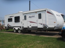 Keystone Hornet 32RLSS travel trailer w/ 2