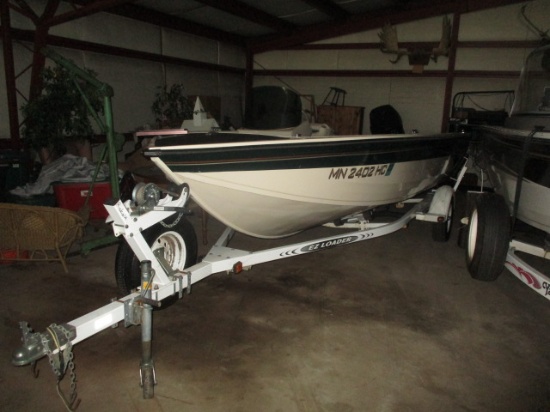 1997 Crestliner 17FT fishing boat w/90 HP Evinrude OB motor on good EZ loader trailer