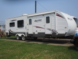 Keystone Hornet 32RLSS travel trailer w/ 2 slide outs (very clean unit)