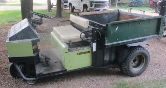1993 Cushman three-wheel turf machine, 27 HP, 7026 hours (runs & drives as it should)