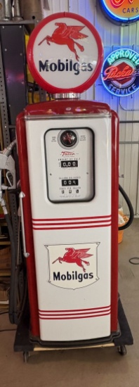 Mobilgas gas pump w/iconic red winged horse Pegasus & illuminated globe top