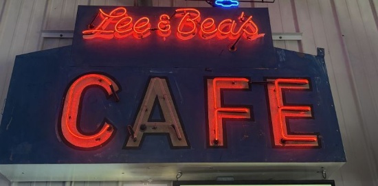 Lee & Bea’s Café Neon Sign