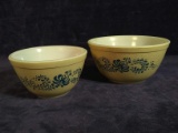 Collection 2 Pyrex Mixing Bowls
