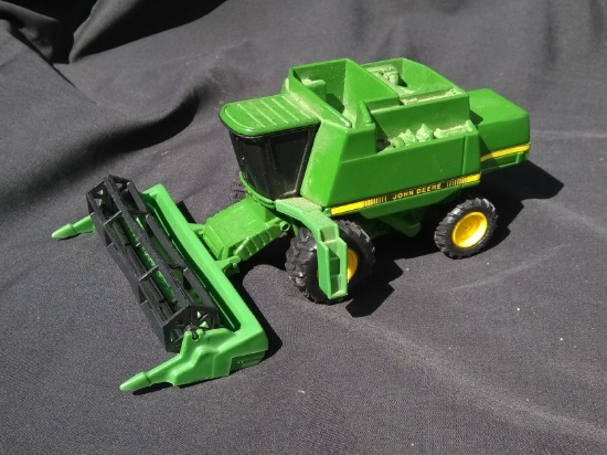 Die Cast John Deere Combine