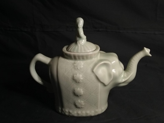 Contemporary Elephant Teapot with Oriental Makers Mark