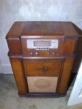 Antique Silvertone Floor Model Radio