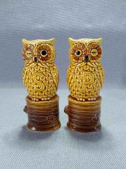Pair of MCM Ceramic Owl Salt and Pepper Shakers Japan