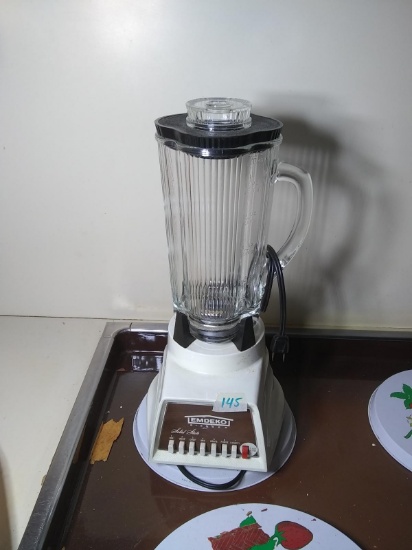 Lemdeko Blender with Strawberry Cover