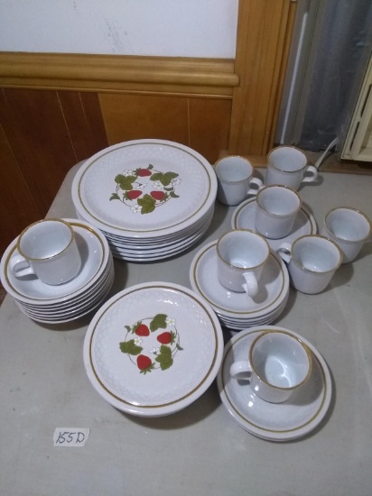 China-Strawberry stoneware Japan