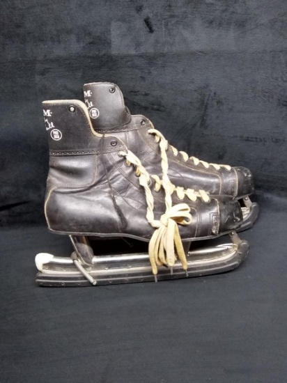 Pair CCM Bobby Hull Men's Ice Skates