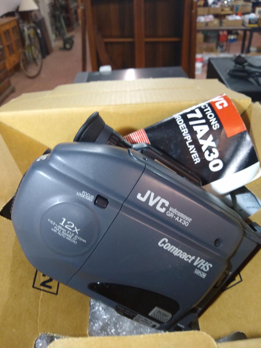 Caméscope Compact VHS JVC GR-AX69S - Vintage, état Fonctionnel