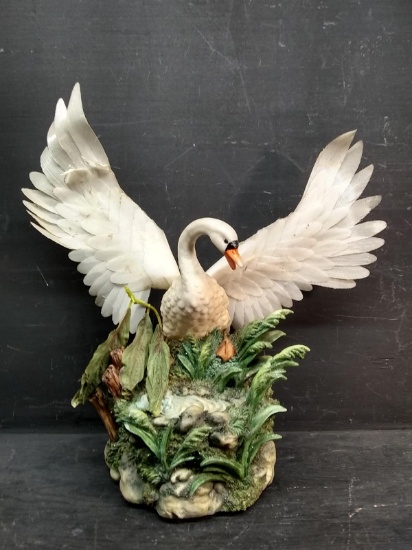 Noviety Decoritve Flying Swan Figure