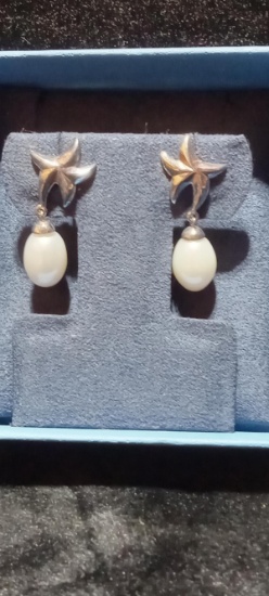 Costume Jewelry- Pearl Earrings with Starfish