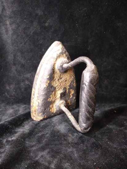 Antique Cast Iron Sadd Iron